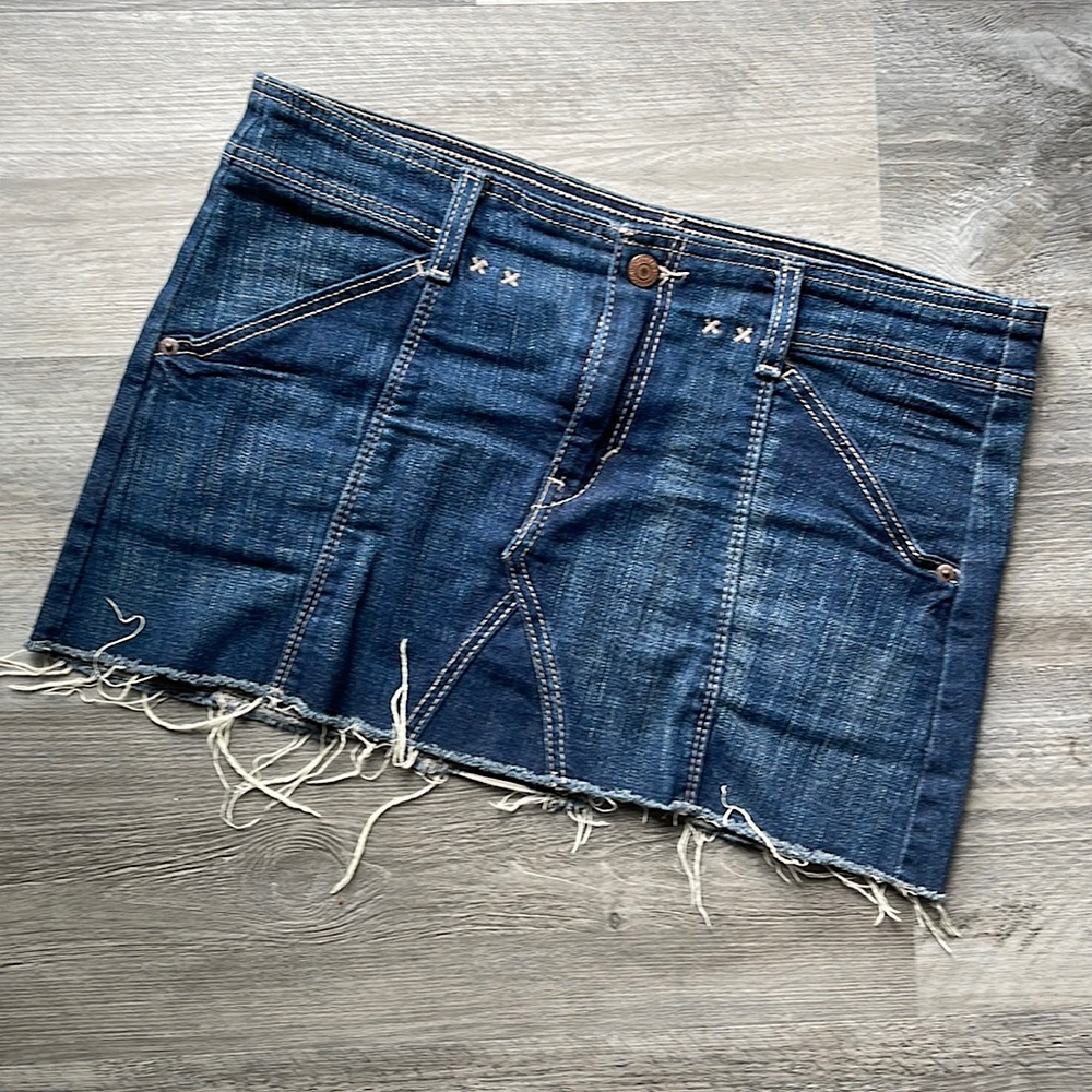 Levi’s mini skirt size 10